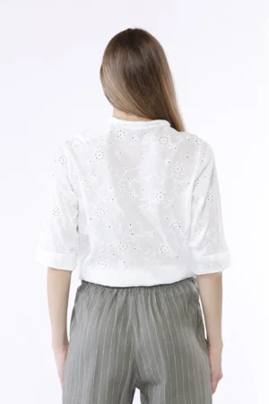 CAMICIA in fresco cotone con ricami ad occhiello ed elegante colletto alla coreana