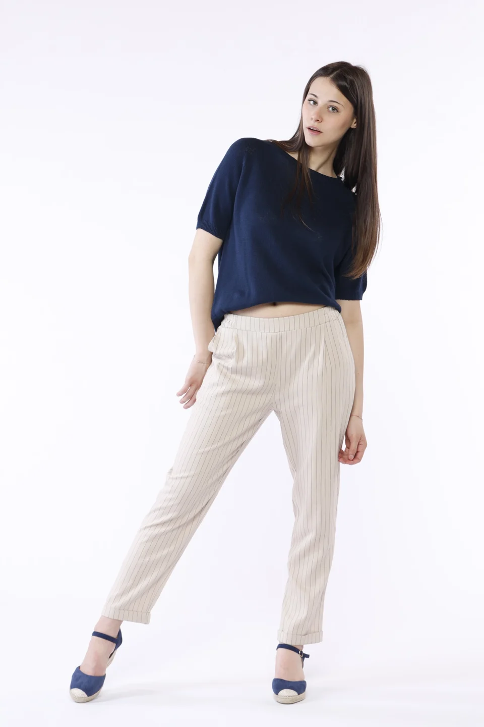 PANTALONE rigato con risvolti alle caviglie di tendenza ed elastico di chiusura in vita ONEWORLD HYBRID