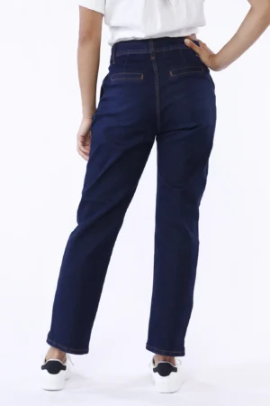 PANTALONE Jeans con spacchetti laterali sul fondo e chiusura a bottone