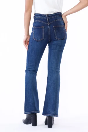 PANTALONE Jeans a zampa con chiusura a bottone