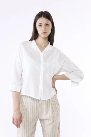 CAMICIA fresco cotone con graziosi ricami e colletto alla coreana