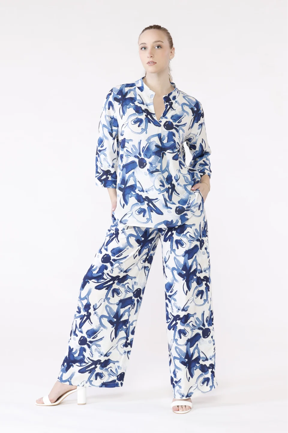 BLUSA fantasia astratta con maniche a kimono e colletto alla coreana aperto a V ONEWORLD HYBRID