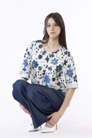 BLUSA fantasia di fiori ampia con girocollo basso tagliato sul davanti