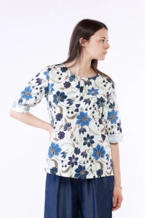 BLUSA fantasia di fiori ampia con girocollo basso tagliato sul davanti