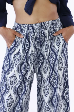 PANTALONE a palazzo con stampa a foglie asimmetriche ed elastico di chiusura in vita