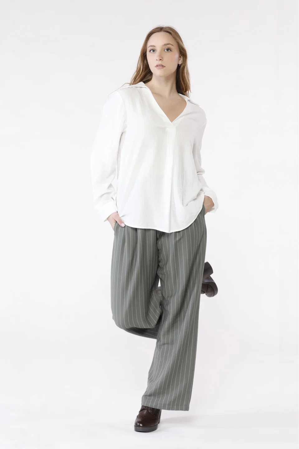 BLUSA ampia a manica lunga risvoltabile con colletto alla francese aperto a V sul davanti ONEWORLD HYBRID