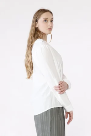 BLUSA ampia a manica lunga risvoltabile con colletto alla francese aperto a V sul davanti