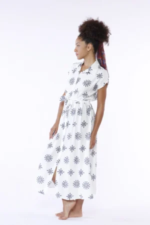 ABITO chemisier a fantasia di fiori con colletto alla francese e manica corta