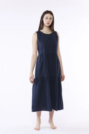 ABITO lungo smanicato con gonna stratificata e grazioso occhiello di chiusura alla nuca