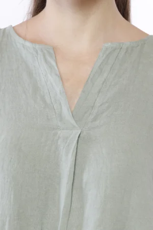 ABITO corto in fresco lino smanicato con scollo a giro aperto a V