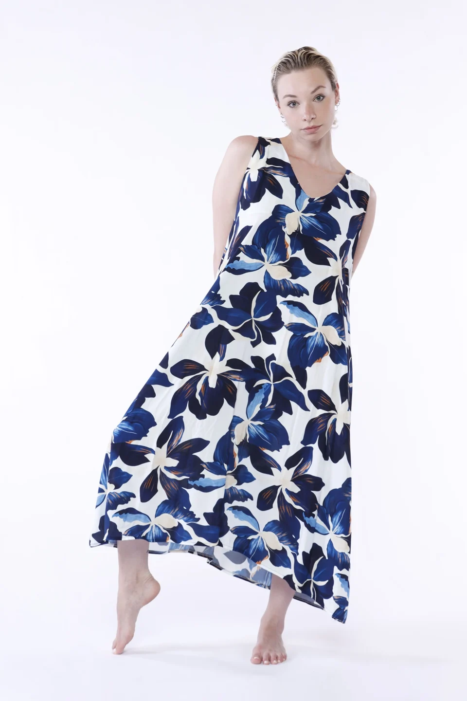 ABITO lungo smanicato a fantasia di fiori con scollo a V ONEWORLD HYBRID