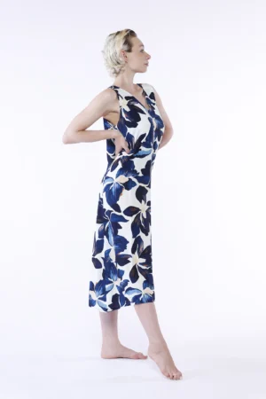 ABITO lungo smanicato a fantasia di fiori con scollo a V