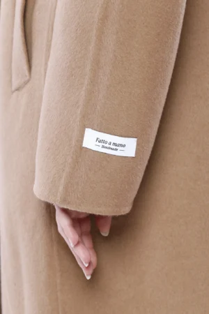 CAPPOTTO trench doppiopetto con cinturae tasche diagonali