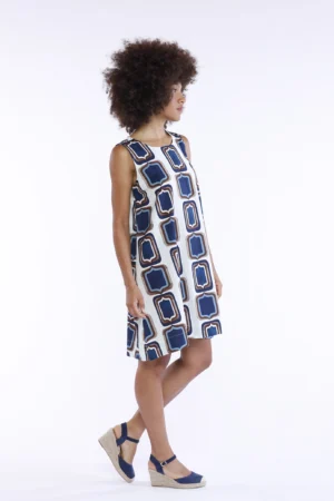 ABITO a fantasia geometrica smanicato con bottoncino di chiusura sul dorso