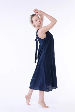 ABITO smanicato in tinta unita e scollo rotondo