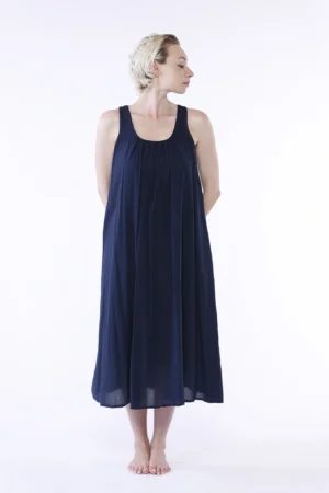 ABITO smanicato in tinta unita e scollo rotondo