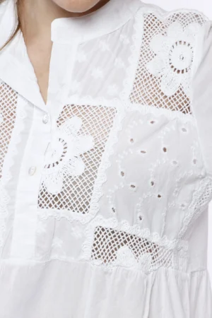 ABITO a balze con collo alla coreana e inserti floreali