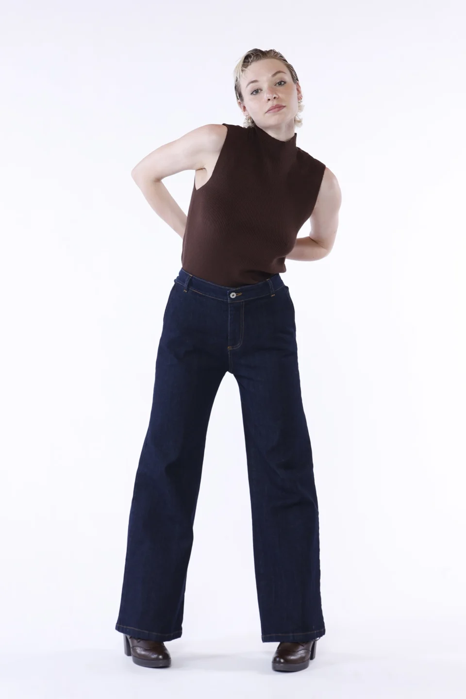 PANTALONE in denim a zampa con bottone e passanti alla cintura ONEWORLD HYBRID