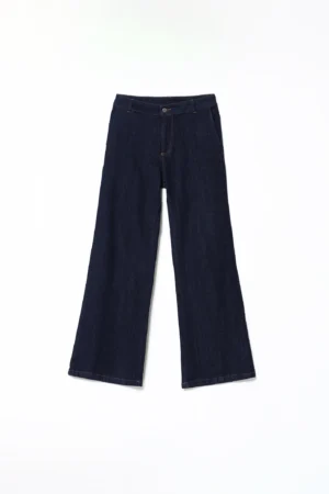 PANTALONE in denim a zampa con bottone e passanti alla cintura