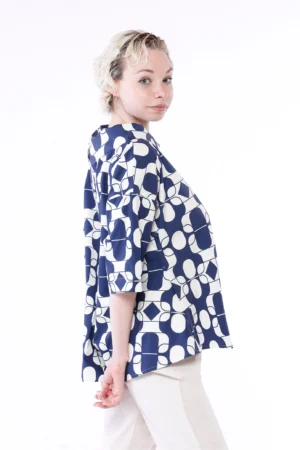 BLUSA ampia con stampa a fantasia geometrica e scollo a barca risvoltato