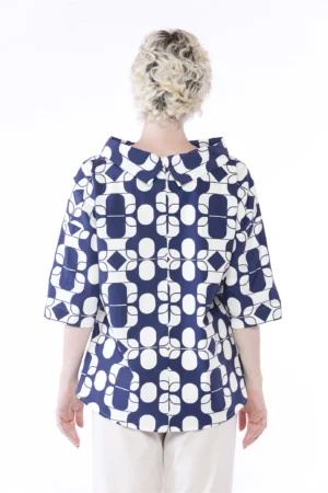 BLUSA ampia con stampa a fantasia geometrica e scollo a barca risvoltato