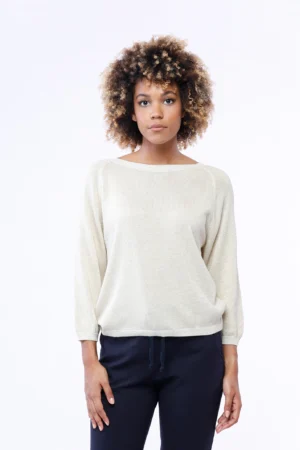 MAGLIA laminata con scollo a barca e orli a costine