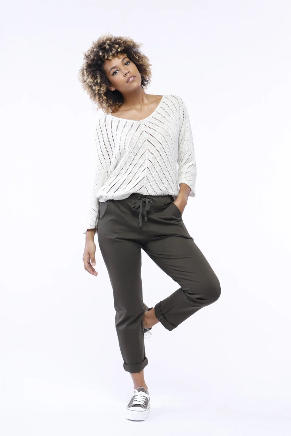 MAGLIA oversize laminata e traforata con ampio scollo a V ONEWORLD HYBRID