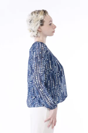 BLUSA a fantasia astratta con scollo a giro e orli elasticizzati a sbuffo