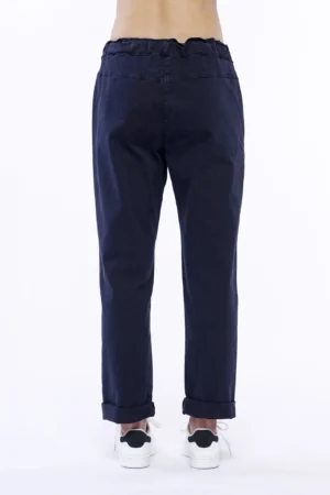 PANTALONE casual con risvolto alle caviglie e comodo laccetto di chiusura in vita