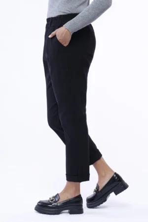 PANTALONE casual con risvolti alle caviglie e graziose pence sul davanti