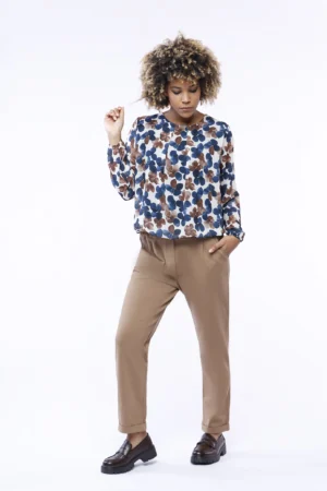 BLUSA fantasia a fiori con scollo a giro orli a sbuffo e graziose pence verticali sul davanti ONEWORLD HYBRID