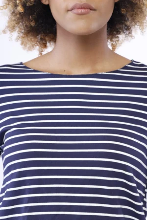 MAGLIA casual a righe di tendenza con scollo a barca con fondo arrotondato