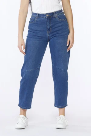 PANTALONE in denim modello a sigaretta con chiusura a bottone e passanti alla cintura