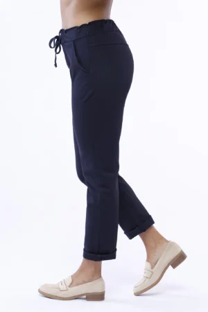 PANTALONE casual con tasche risvolti alle caviglie e laccetto di chiusura in vita