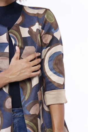 GIACCA blazer in dainetto lunga a fantasia astratta aperta sul davanti e con comode tasche