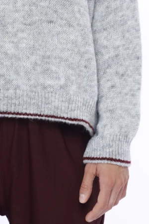 MAGLIA casual ampia con scollo a barca e orli bicolore a contrasto