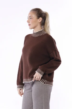 MAGLIA everyday ampia a collo alto con manica cucita all’esterno e orli bicolore a costine