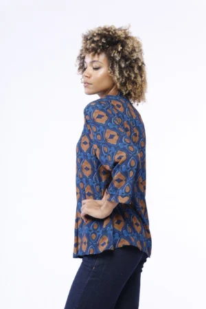 BLUSA Stampa con collo alla coreana e scollo a V