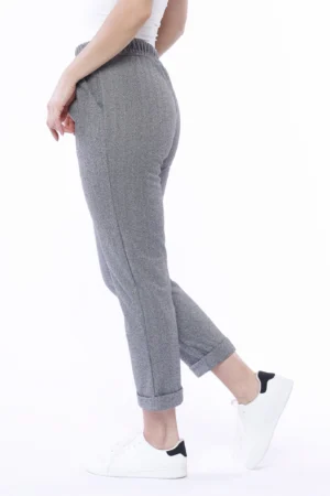 PANTALONE comodo rigato con risvolti alle caviglie