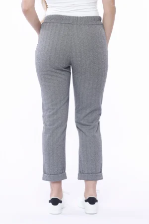 PANTALONE comodo rigato con risvolti alle caviglie