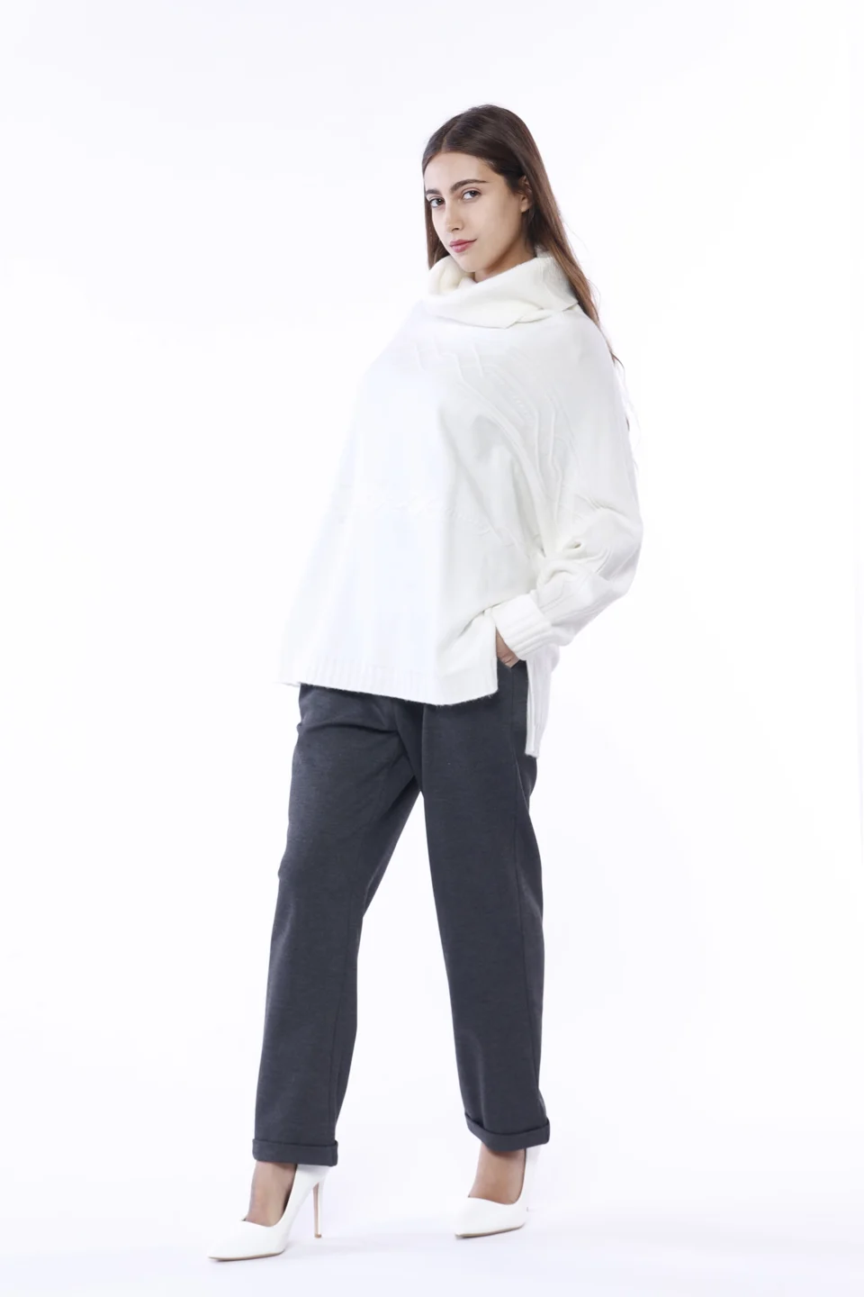 PANTALONE comodo con graziose pence sul davanti e risvolti alle caviglie ONEWORLD HYBRID