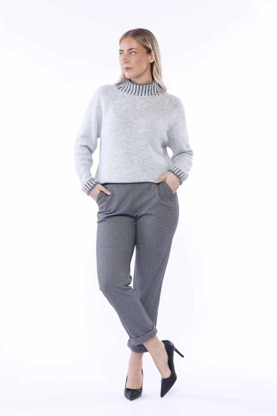 PANTALONE dal taglio classico comodo con chiusura a elastico e risvolti alle caviglie ONEWORLD HYBRID