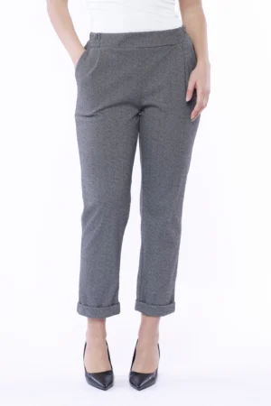 PANTALONE dal taglio classico comodo con chiusura a elastico e risvolti alle caviglie