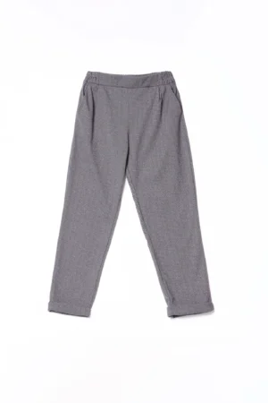 PANTALONE dal taglio classico comodo con chiusura a elastico e risvolti alle caviglie