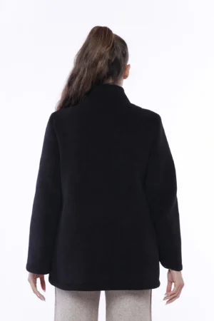 CAPPOTTO a mantella con tre bottoni di chiusura e comode tasche laterali