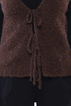 GILET tipo teddy con lana di alpaca e laccetto di chiusura sul davanti