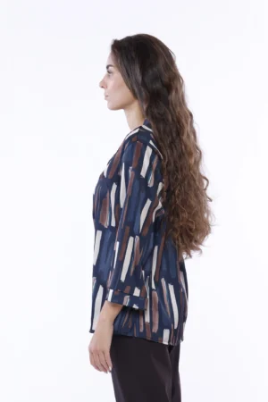 BLUSA a stampa Ikat con orli a sbuffo e graziose pence sul davanti