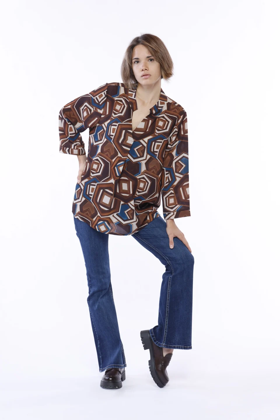 BLUSA a stampa fantasia con colletto alla coreana aperto a V sul davanti e maniche a kimono ONEWORLD HYBRID