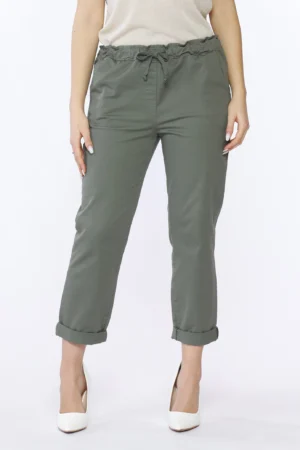 PANTALONE comodo con elegante gabardina interna al girovita laccetto di chusura e risvolti alle caviglie