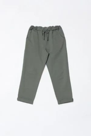 PANTALONE comodo con elegante gabardina interna al girovita laccetto di chusura e risvolti alle caviglie